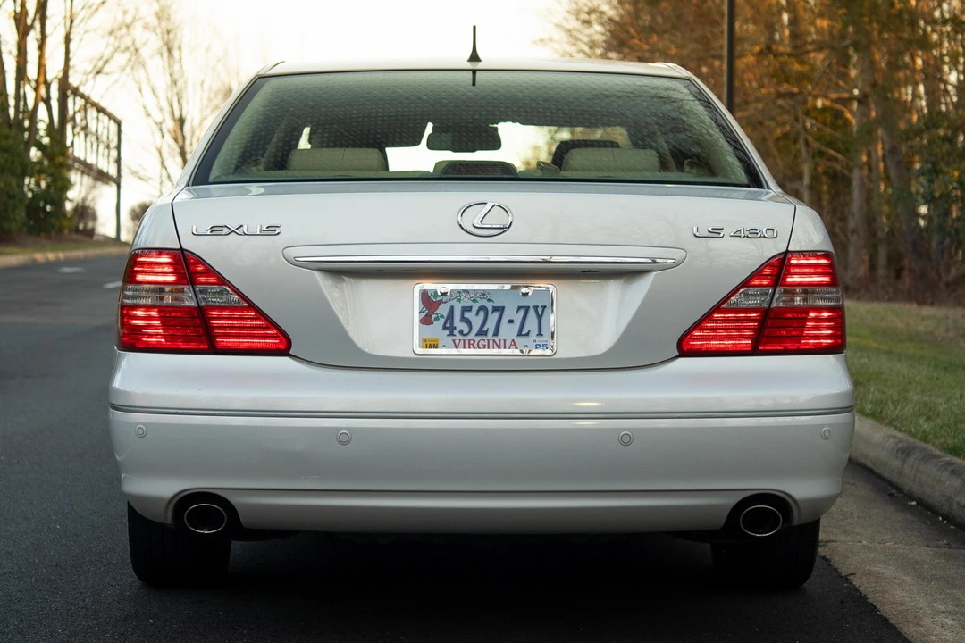 2005 Lexus LS 3rd Gen - Image 5 of 31