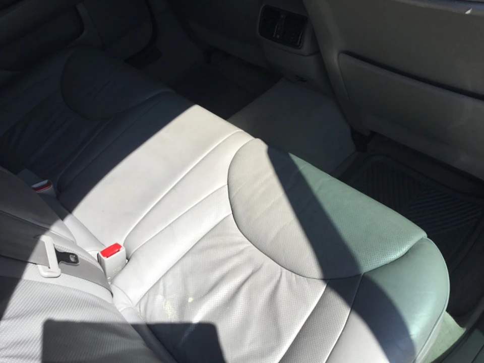 2005 Lexus LS 3rd Gen - Image 18 of 20