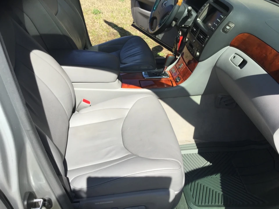 2005 Lexus LS 3rd Gen - Image 16 of 20