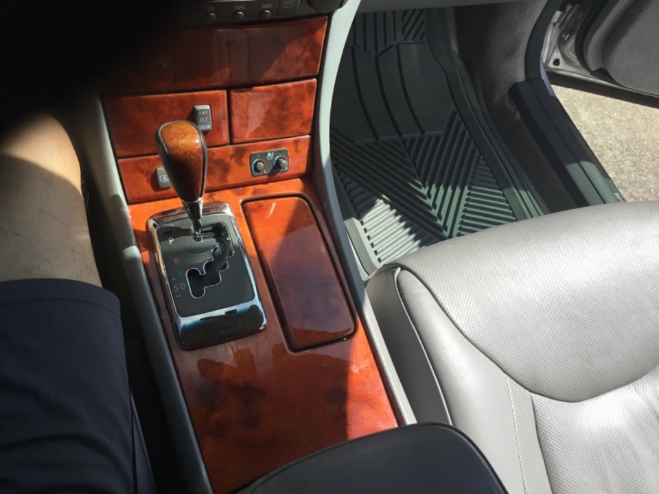 2005 Lexus LS 3rd Gen - Image 13 of 20