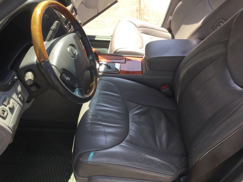 2005 Lexus LS 3rd Gen - Image 11 of 20