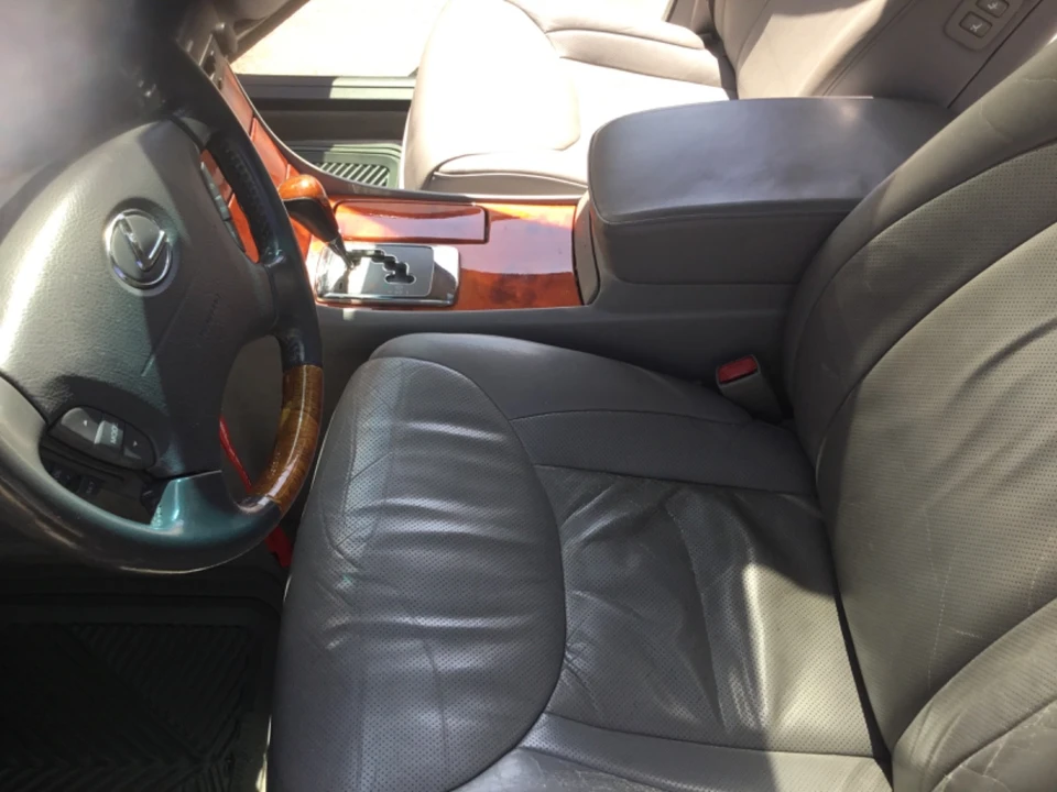 2005 Lexus LS 3rd Gen - Image 14 of 20