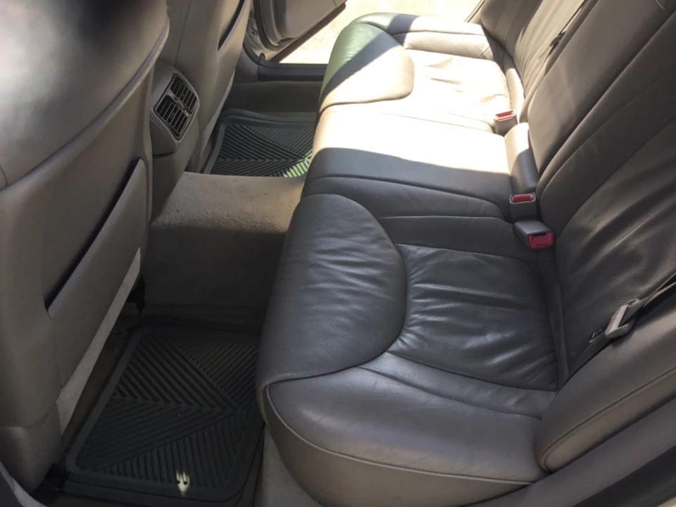 2005 Lexus LS 3rd Gen - Image 15 of 20