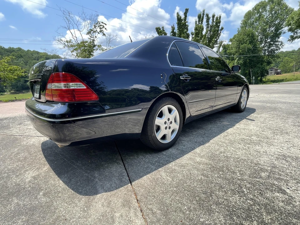 2005 Lexus LS 3rd Gen - Image 16 of 27