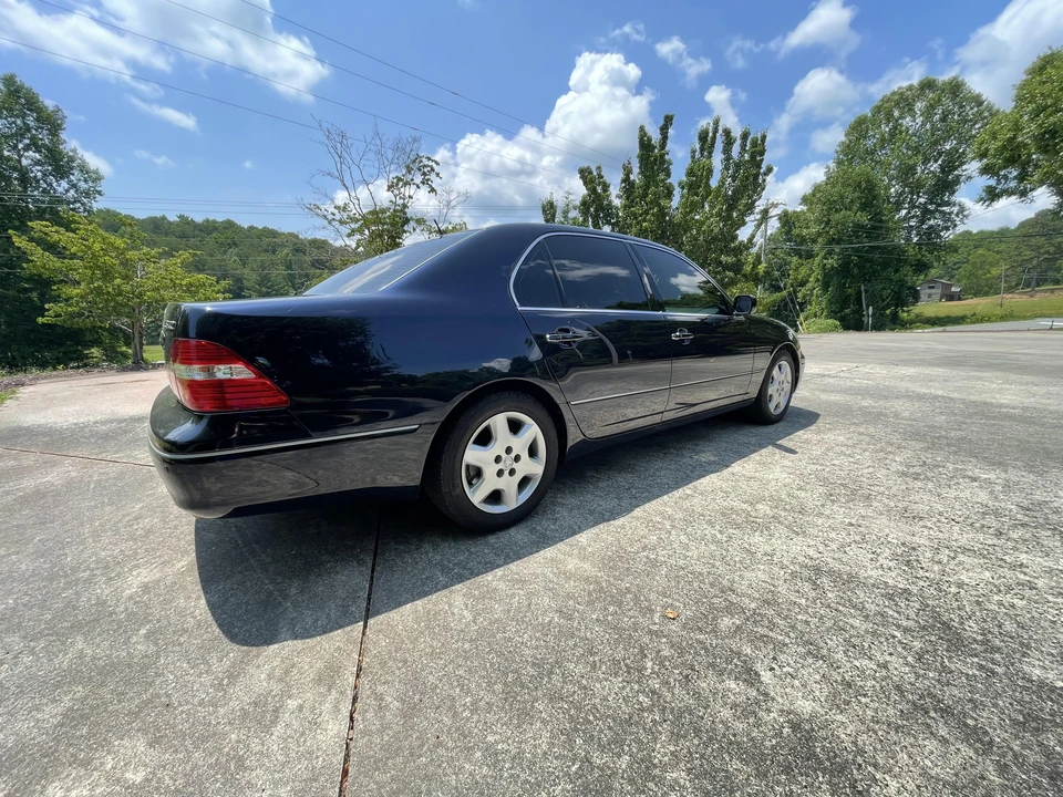 2005 Lexus LS 3rd Gen - Image 17 of 27