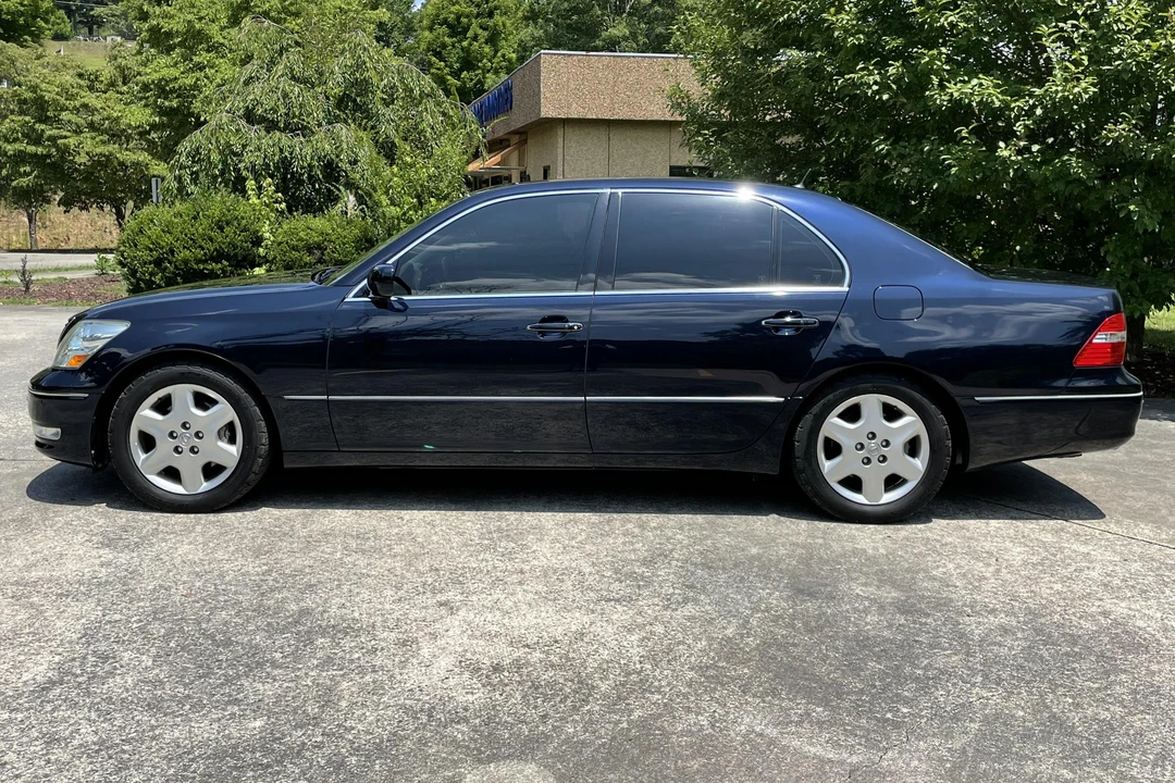 2005 Lexus LS 3rd Gen - Image 10 of 27