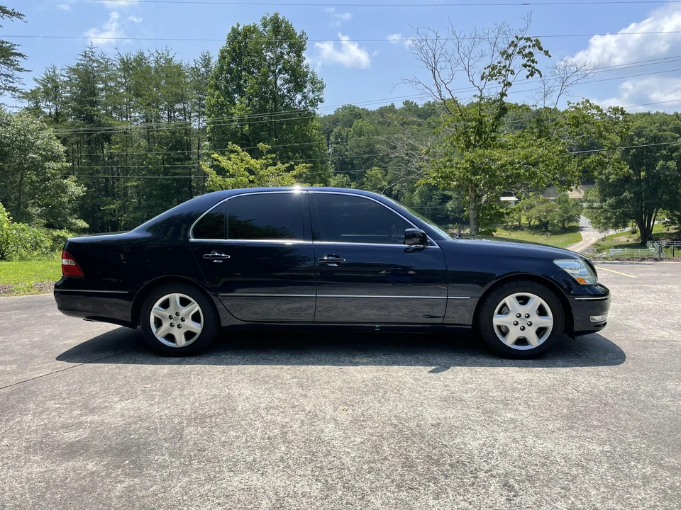 2005 Lexus LS 3rd Gen - Image 18 of 27