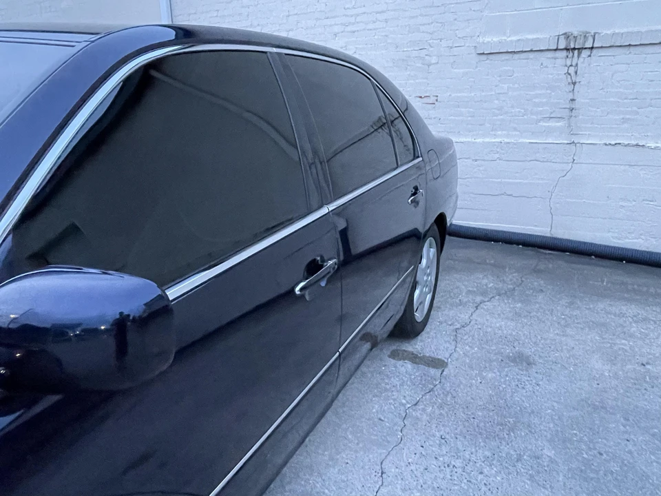 2005 Lexus LS 3rd Gen - Image 25 of 27
