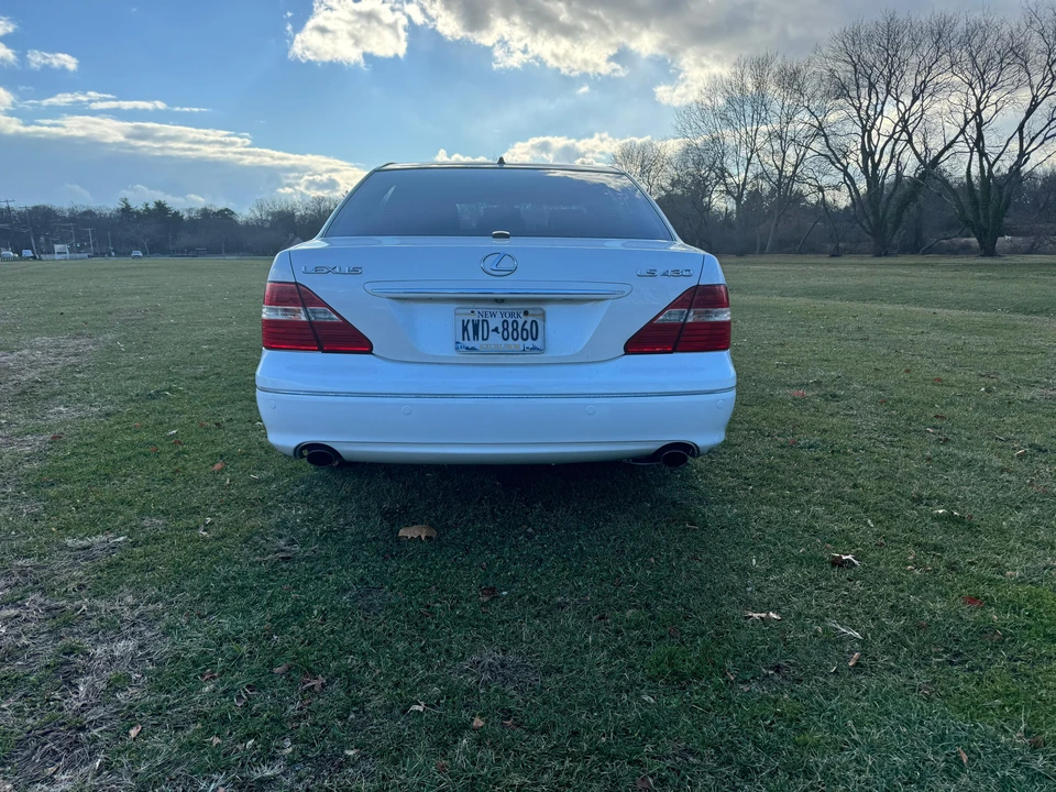 2005 Lexus LS 3rd Gen - Image 7 of 31