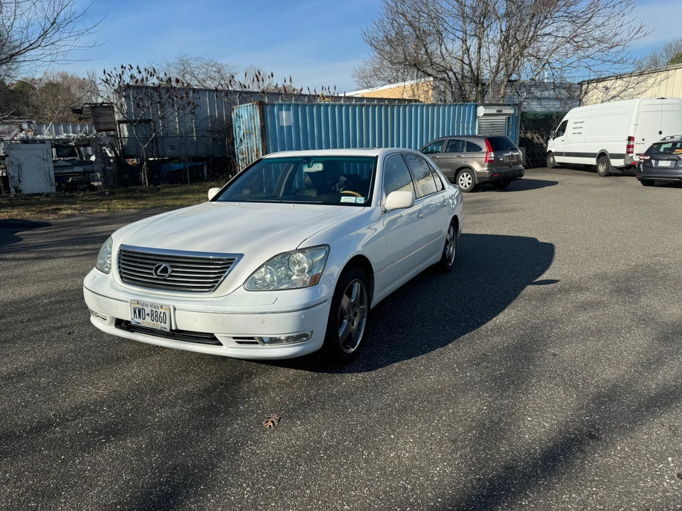 2005 Lexus LS 3rd Gen - Image 11 of 31