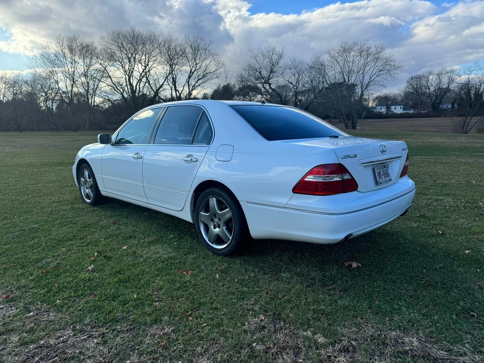 2005 Lexus LS 3rd Gen - Image 6 of 31