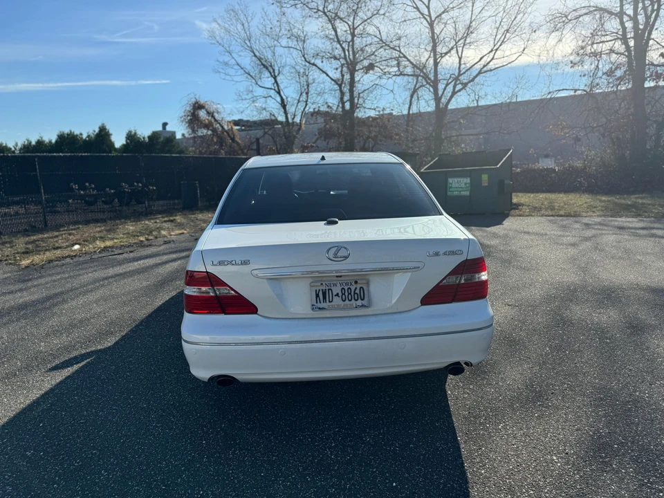 2005 Lexus LS 3rd Gen - Image 14 of 31