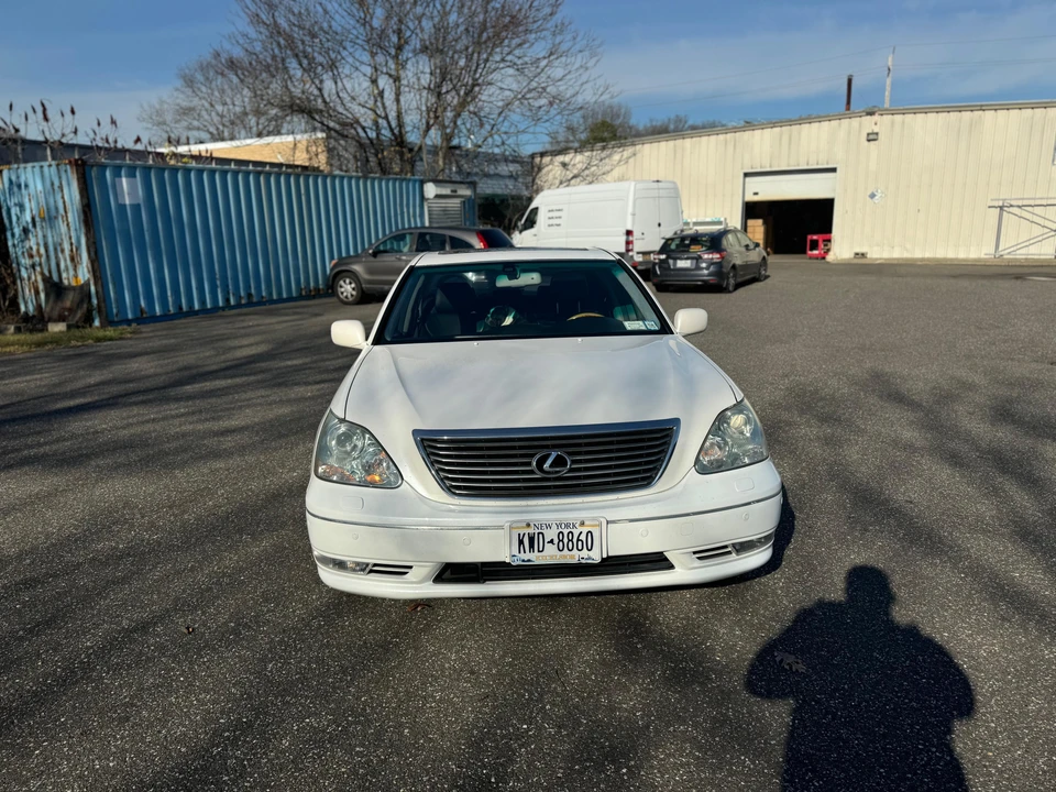 2005 Lexus LS 3rd Gen - Image 10 of 31