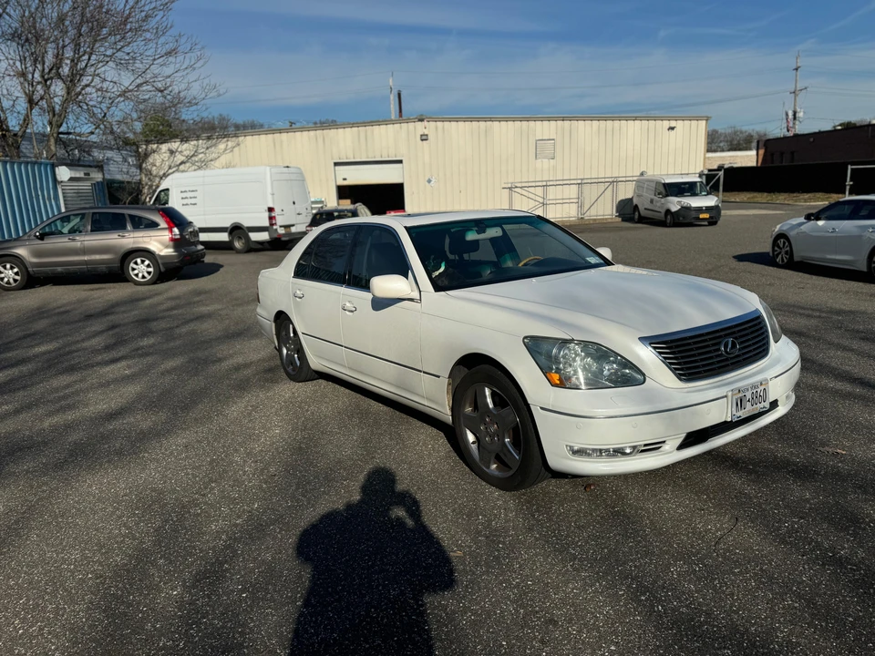 2005 Lexus LS 3rd Gen - Image 17 of 31