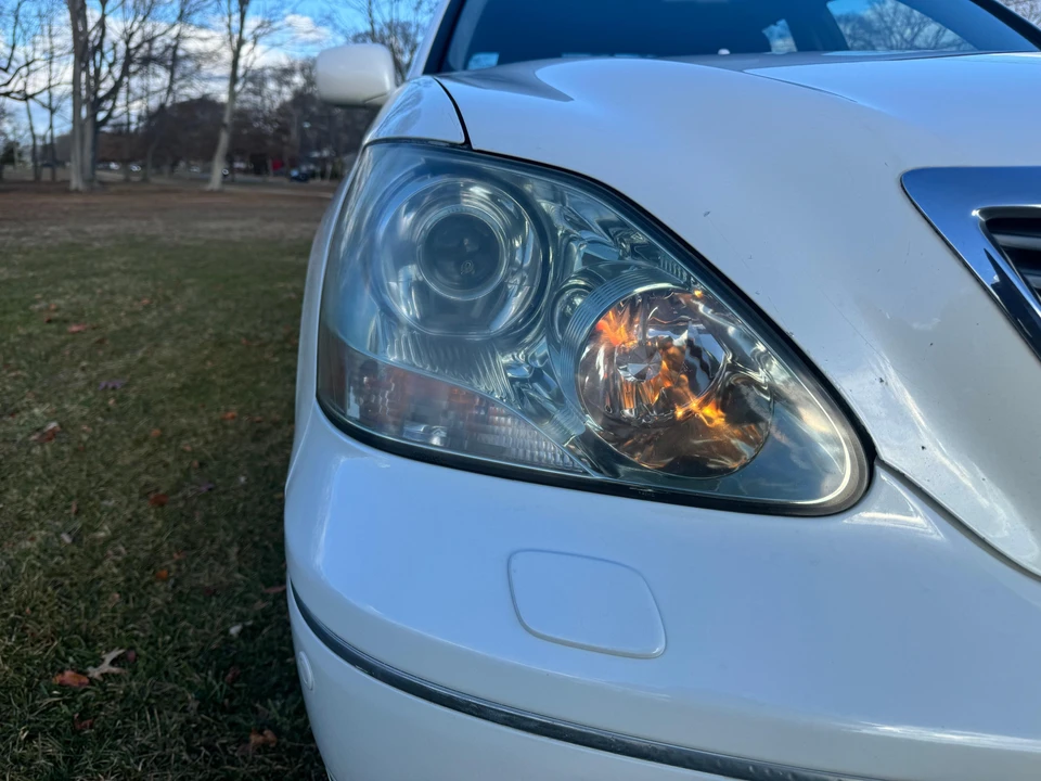 2005 Lexus LS 3rd Gen - Image 18 of 31