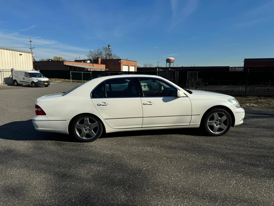 2005 Lexus LS 3rd Gen - Image 16 of 31