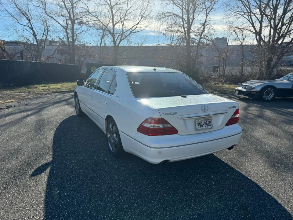 2005 Lexus LS 3rd Gen - Image 13 of 31