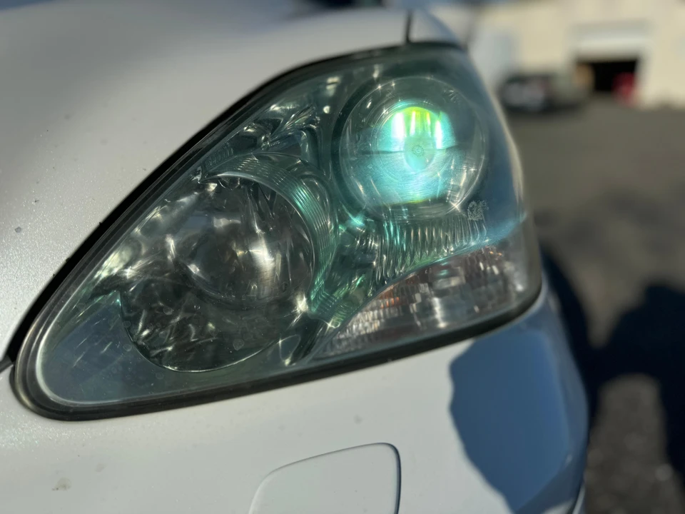 2005 Lexus LS 3rd Gen - Image 21 of 31