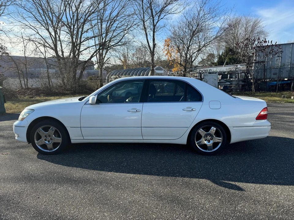 2005 Lexus LS 3rd Gen - Image 12 of 31