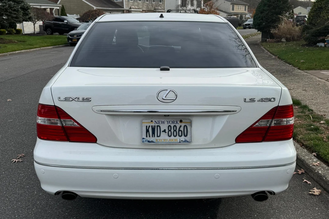 2005 Lexus LS 3rd Gen - Image 5 of 31