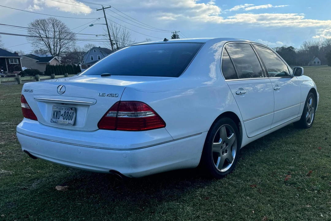 2005 Lexus LS 3rd Gen - Image 4 of 31