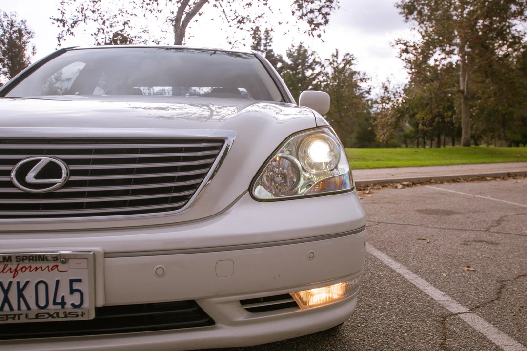 2005 Lexus LS 3rd Gen - Image 18 of 31
