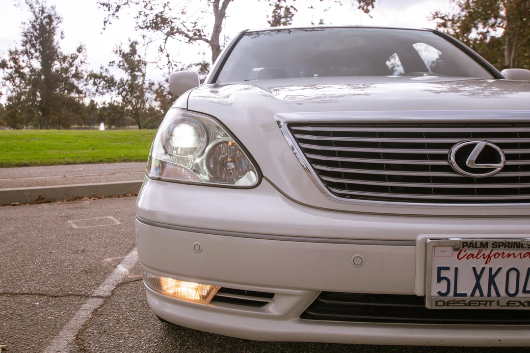 2005 Lexus LS 3rd Gen - Image 15 of 31