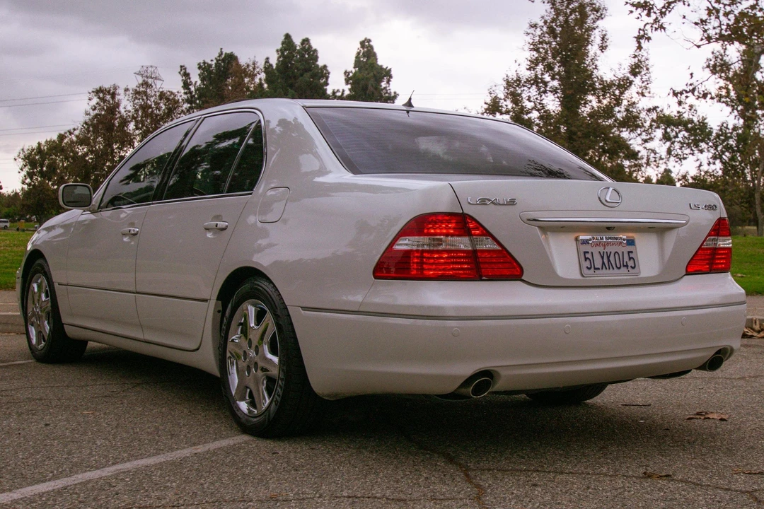 2005 Lexus LS 3rd Gen - Image 4 of 31