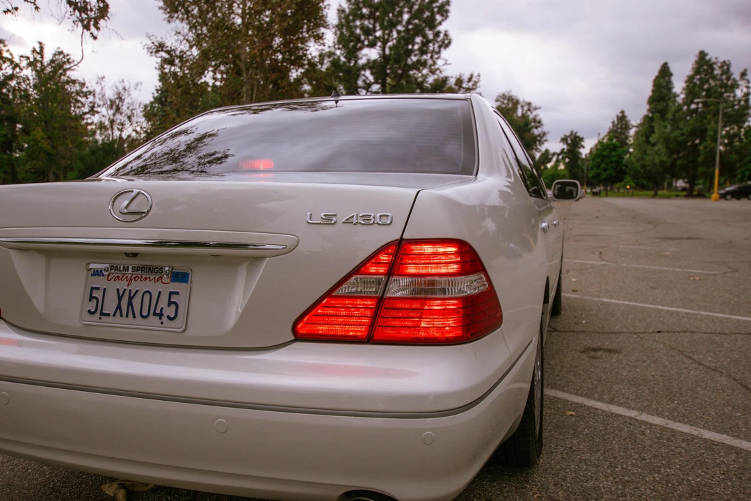 2005 Lexus LS 3rd Gen - Image 27 of 31
