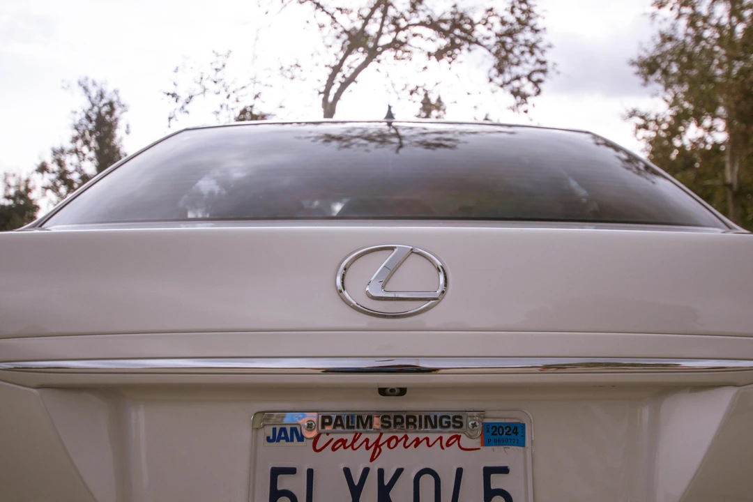 2005 Lexus LS 3rd Gen - Image 23 of 31