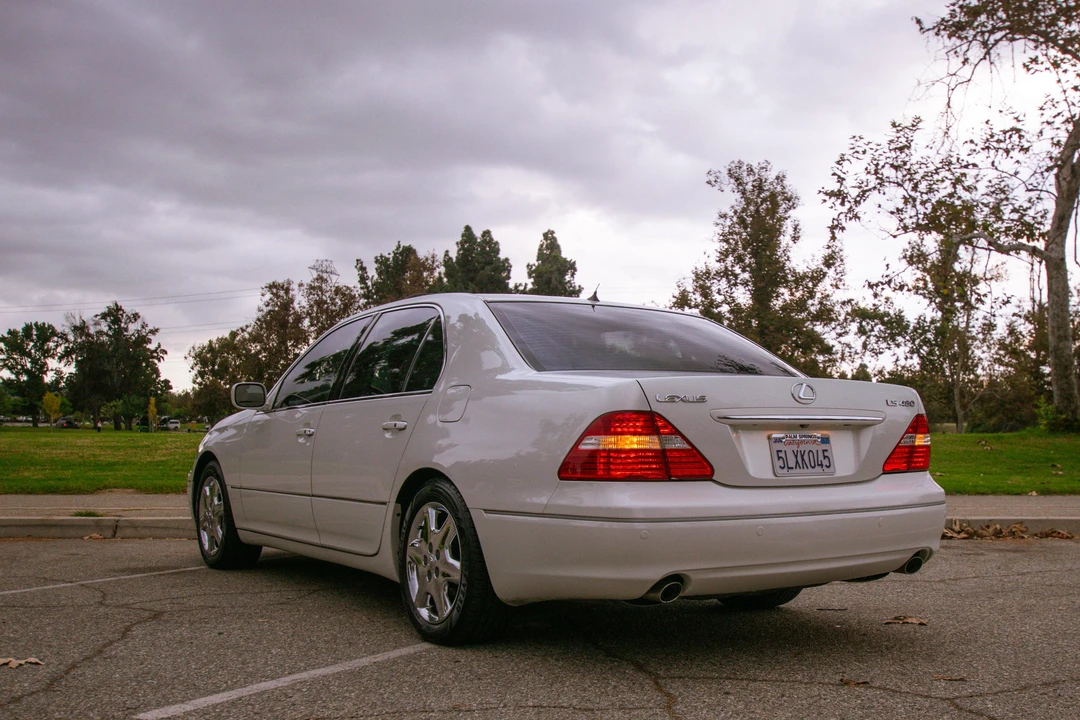 2005 Lexus LS 3rd Gen - Image 8 of 31