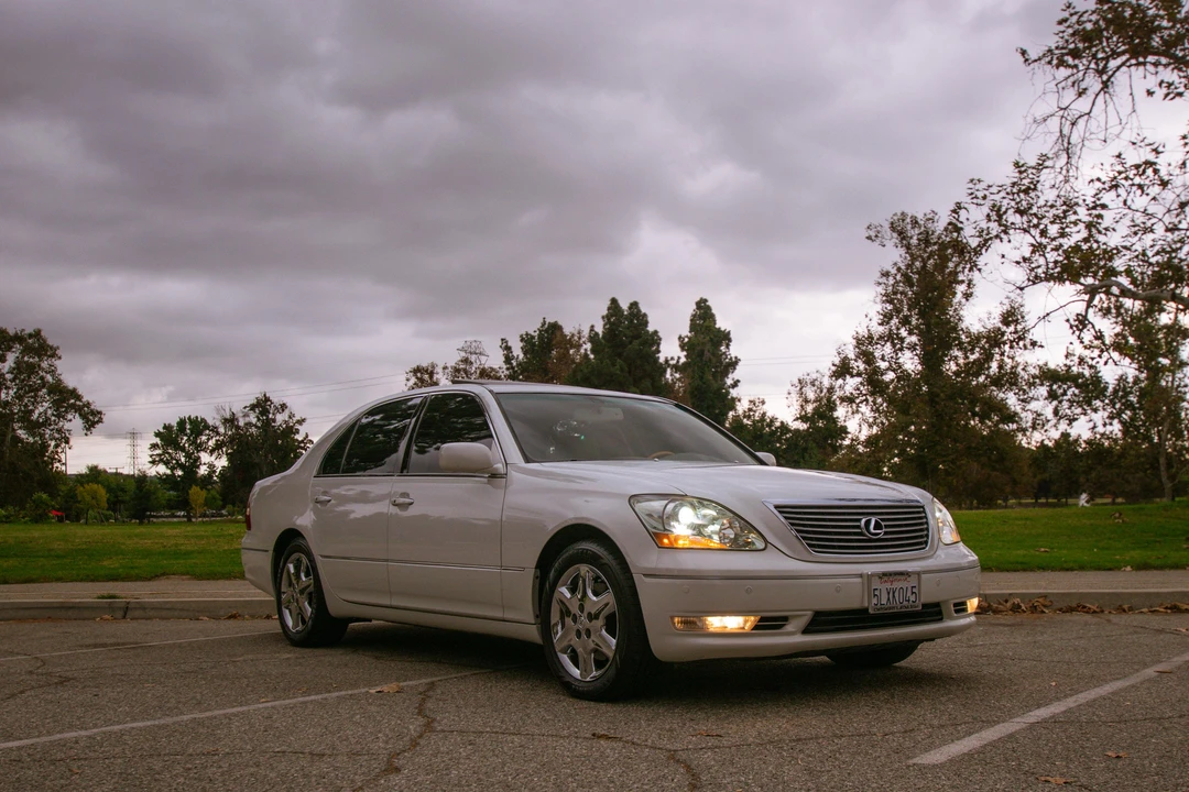 2005 Lexus LS 3rd Gen - Image 13 of 31