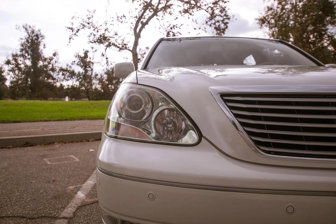 2005 Lexus LS 3rd Gen - Image 14 of 31