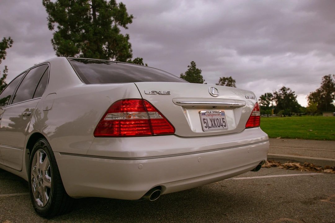 2005 Lexus LS 3rd Gen - Image 20 of 31