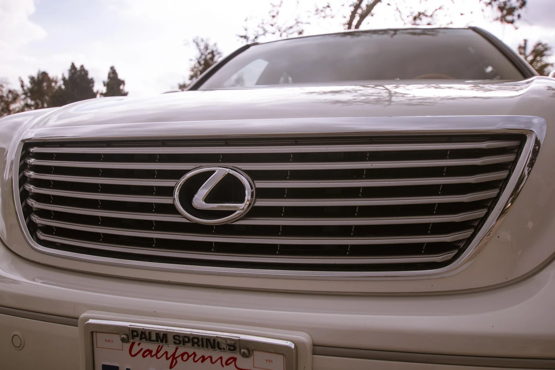 2005 Lexus LS 3rd Gen - Image 16 of 31