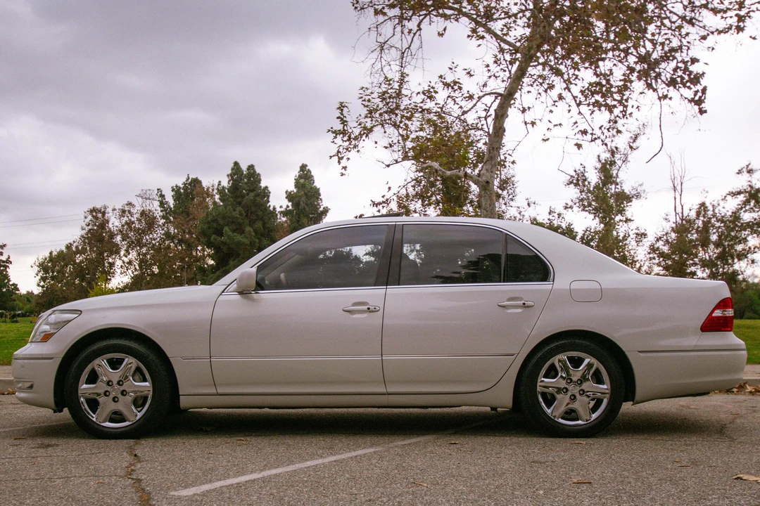 2005 Lexus LS 3rd Gen - Image 3 of 31