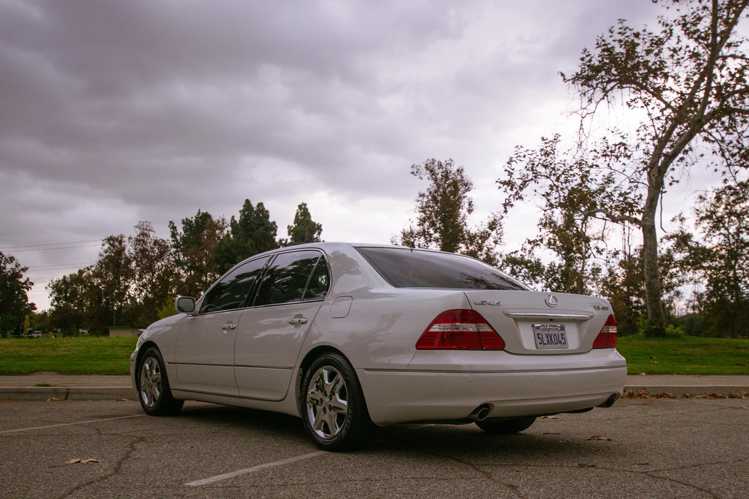 2005 Lexus LS 3rd Gen - Image 7 of 31