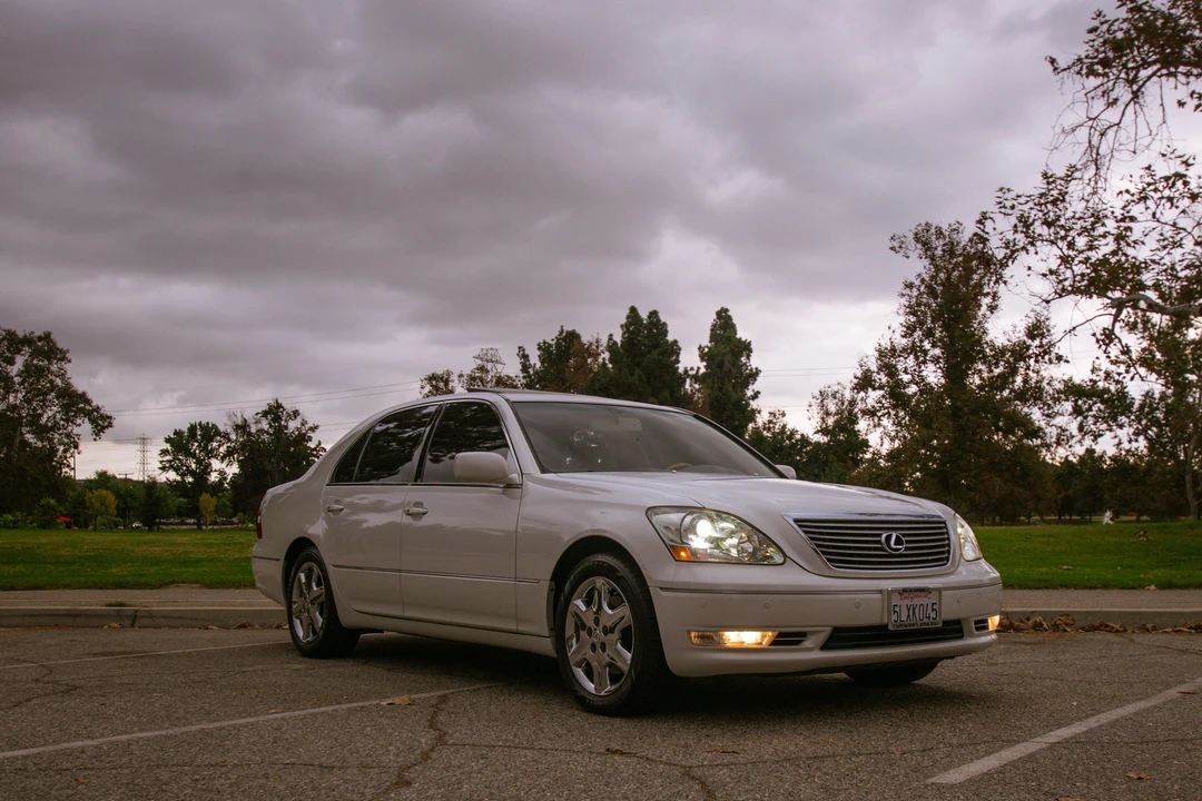 2005 Lexus LS 3rd Gen - Image 12 of 31