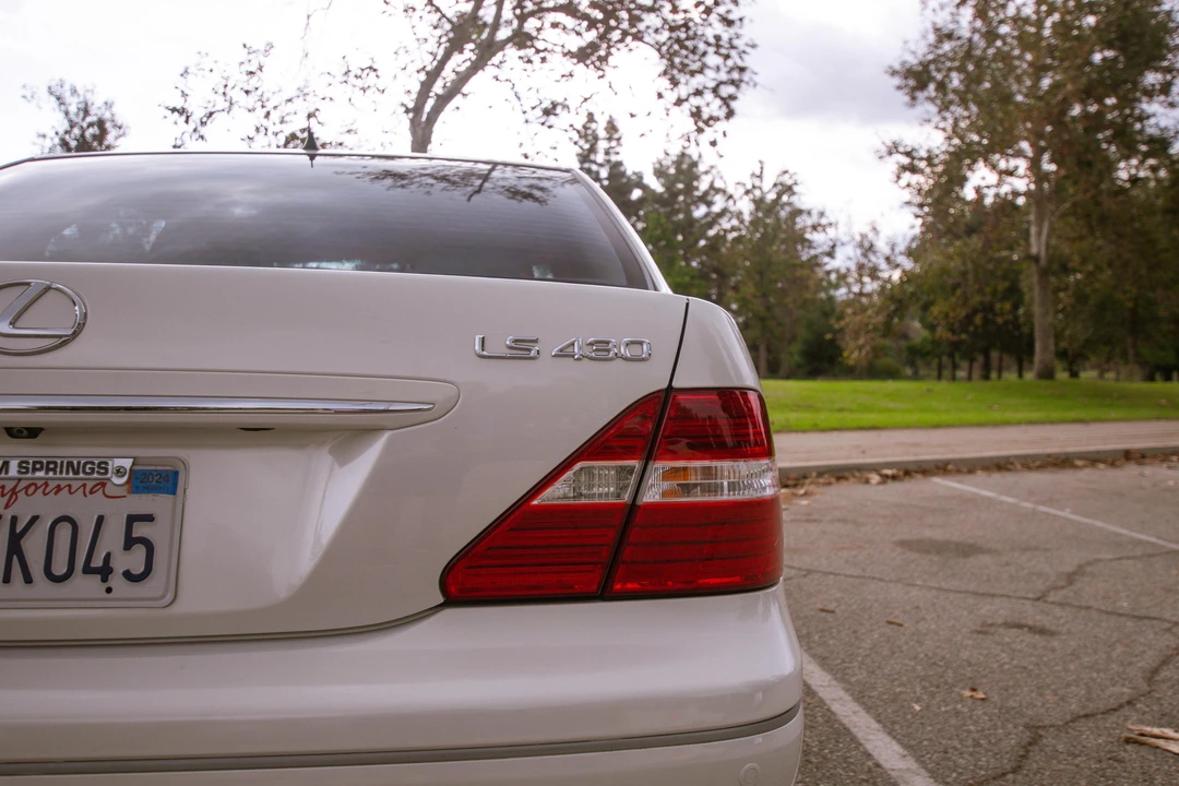2005 Lexus LS 3rd Gen - Image 26 of 31