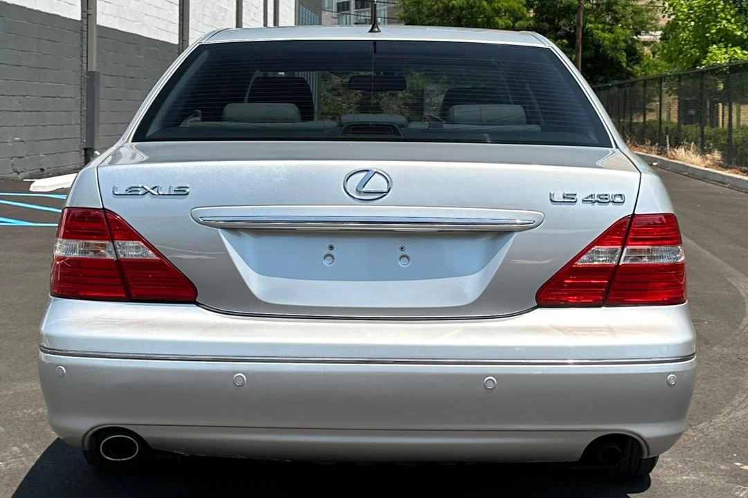 2005 Lexus LS 3rd Gen - Image 4 of 31