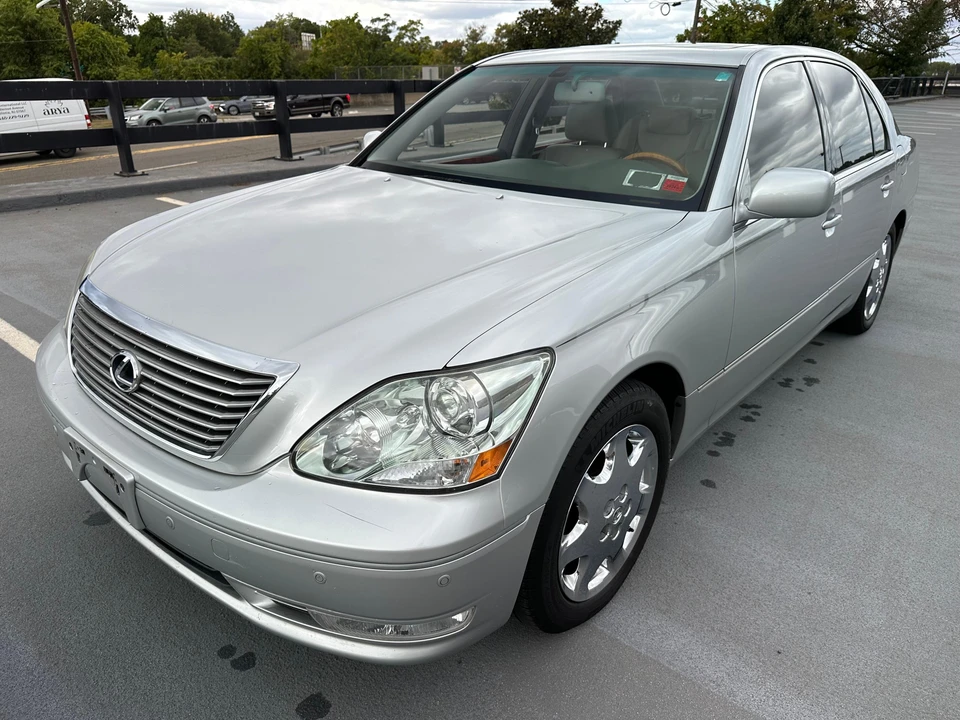 2005 Lexus LS 3rd Gen - Image 5 of 31
