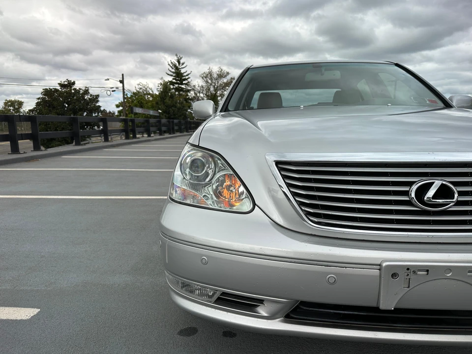 2005 Lexus LS 3rd Gen - Image 14 of 31