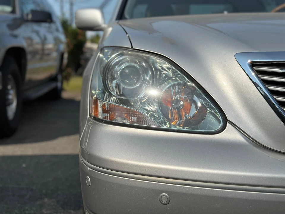 2005 Lexus LS 3rd Gen - Image 15 of 31