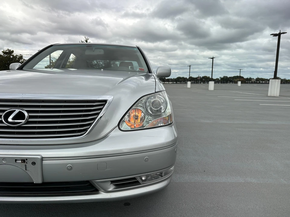 2005 Lexus LS 3rd Gen - Image 18 of 31