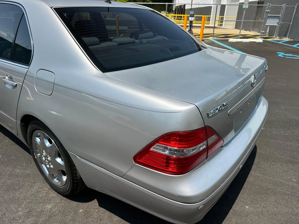 2005 Lexus LS 3rd Gen - Image 31 of 31