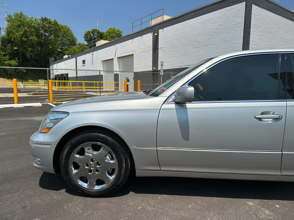 2005 Lexus LS 3rd Gen - Image 25 of 31