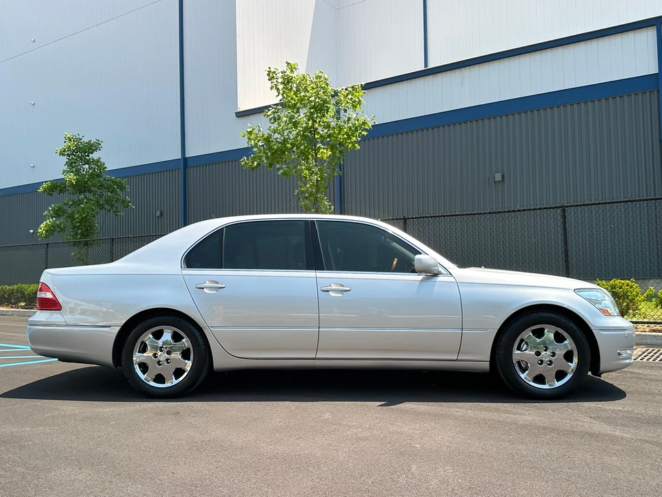 2005 Lexus LS 3rd Gen - Image 11 of 31