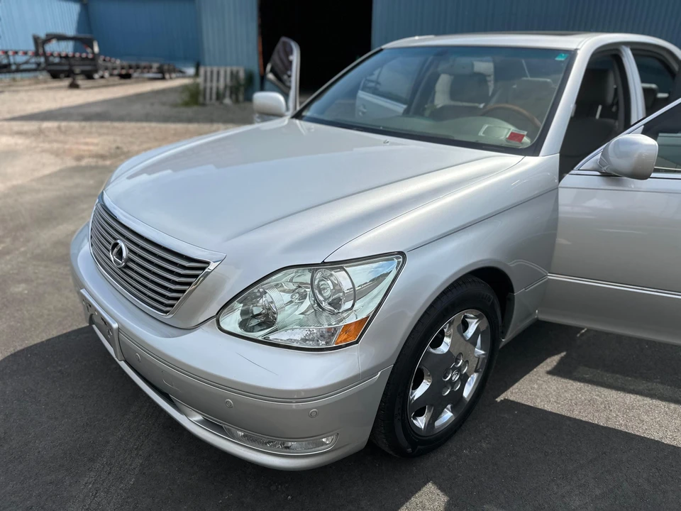 2005 Lexus LS 3rd Gen - Image 20 of 31