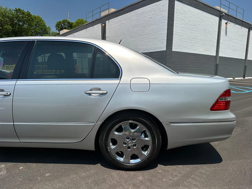 2005 Lexus LS 3rd Gen - Image 29 of 31