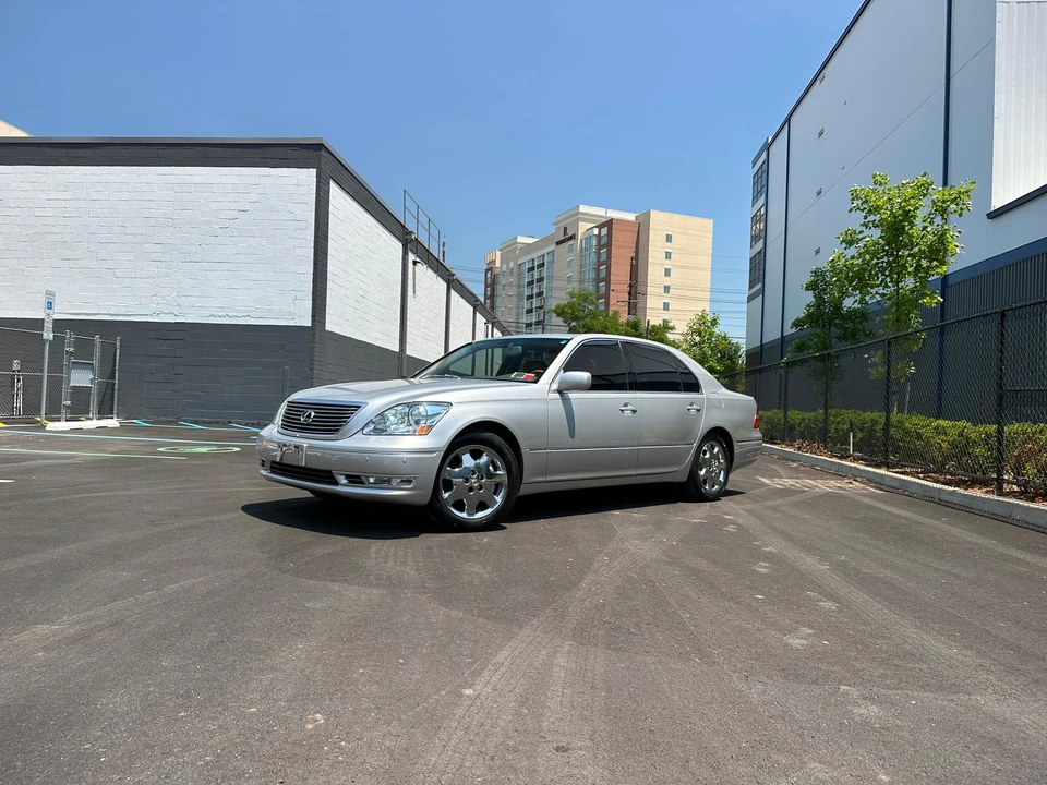 2005 Lexus LS 3rd Gen - Image 6 of 31